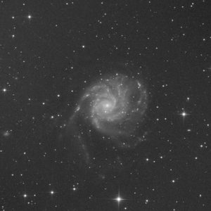 <b>Galaxie : </b>Du Moulinet M101<b> Constellation : </b>Grande Ourse<br><b>Monture : </b>Monture maison avec Goto OnStep.   <b>Télescope : </b>Sky-Watcher 150-PDS F5.    <b>Camera : </b>ZWO 183MM.   