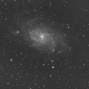 <b>Galaxie : </b>Spirale M33<b> Constellation : </b>Triangle<br><b>Monture : </b>Monture  Avalon M-Uno Star-Go.   <b>Télescope : </b>Sky-Watcher 200 Quattro F4.    <b>Camera : </b>Altair 2600MM.   